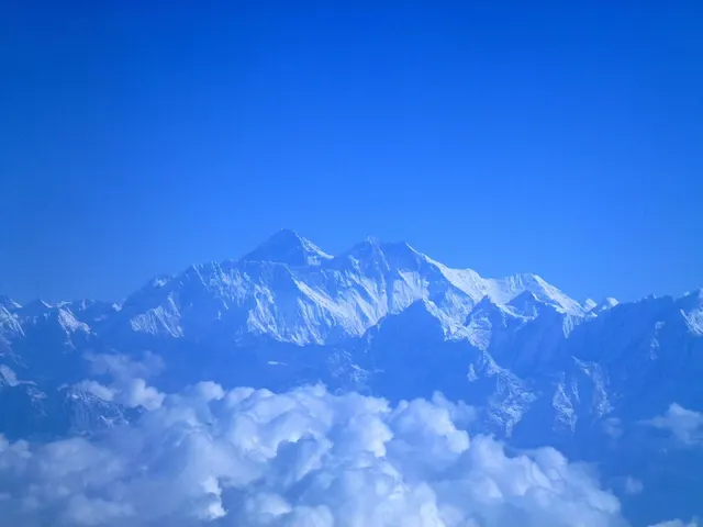 Everest mountain flight
