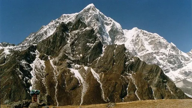 Lobuche Peak Trek photo 1