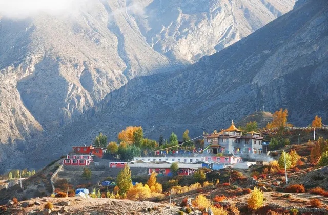 Lower Mustang Trek photo 2