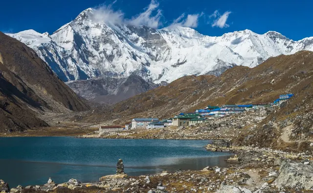 Three Pass Trek hero image